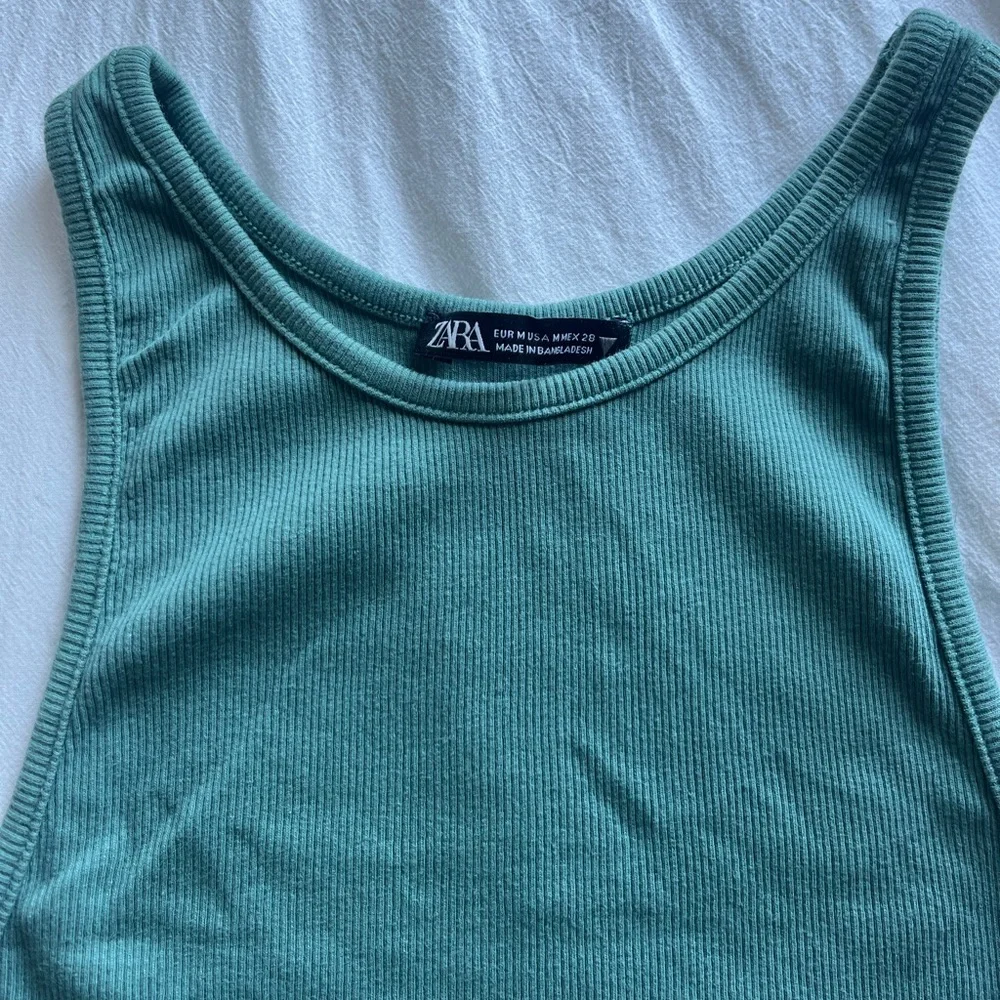 Zara Green Cropped Tank - Picture 3 of 7
